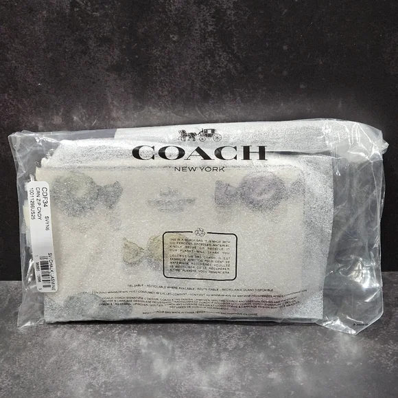 COACH NWT Corner Zip Wristlet With Candy Print And Charm - Picture 6 of 6